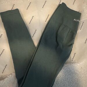 NWOT alphalete amplify leggings in noble green